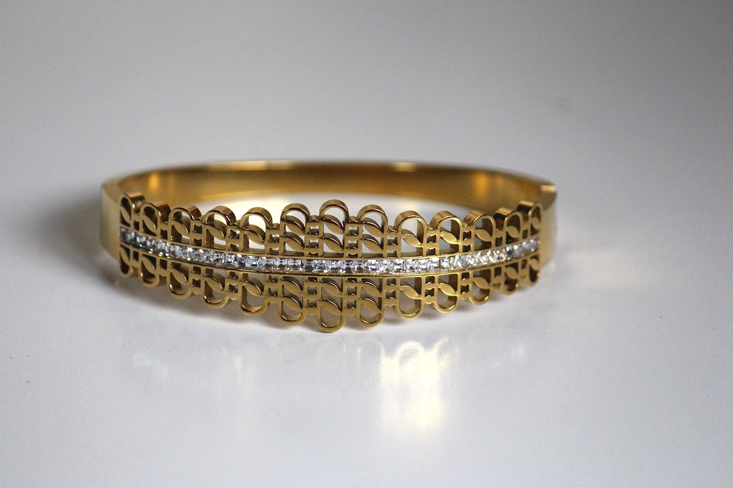 Single line bracelet