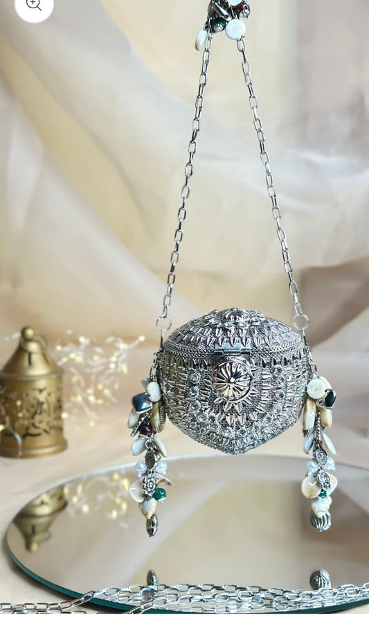 Mini ethnic clutch