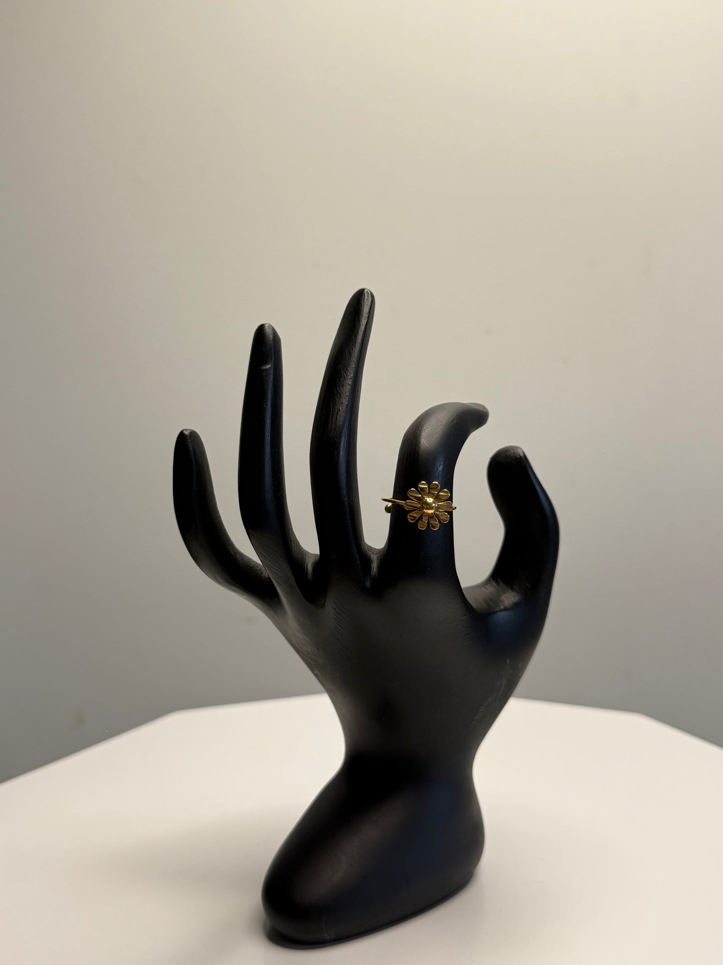 SLEEK BAND RING