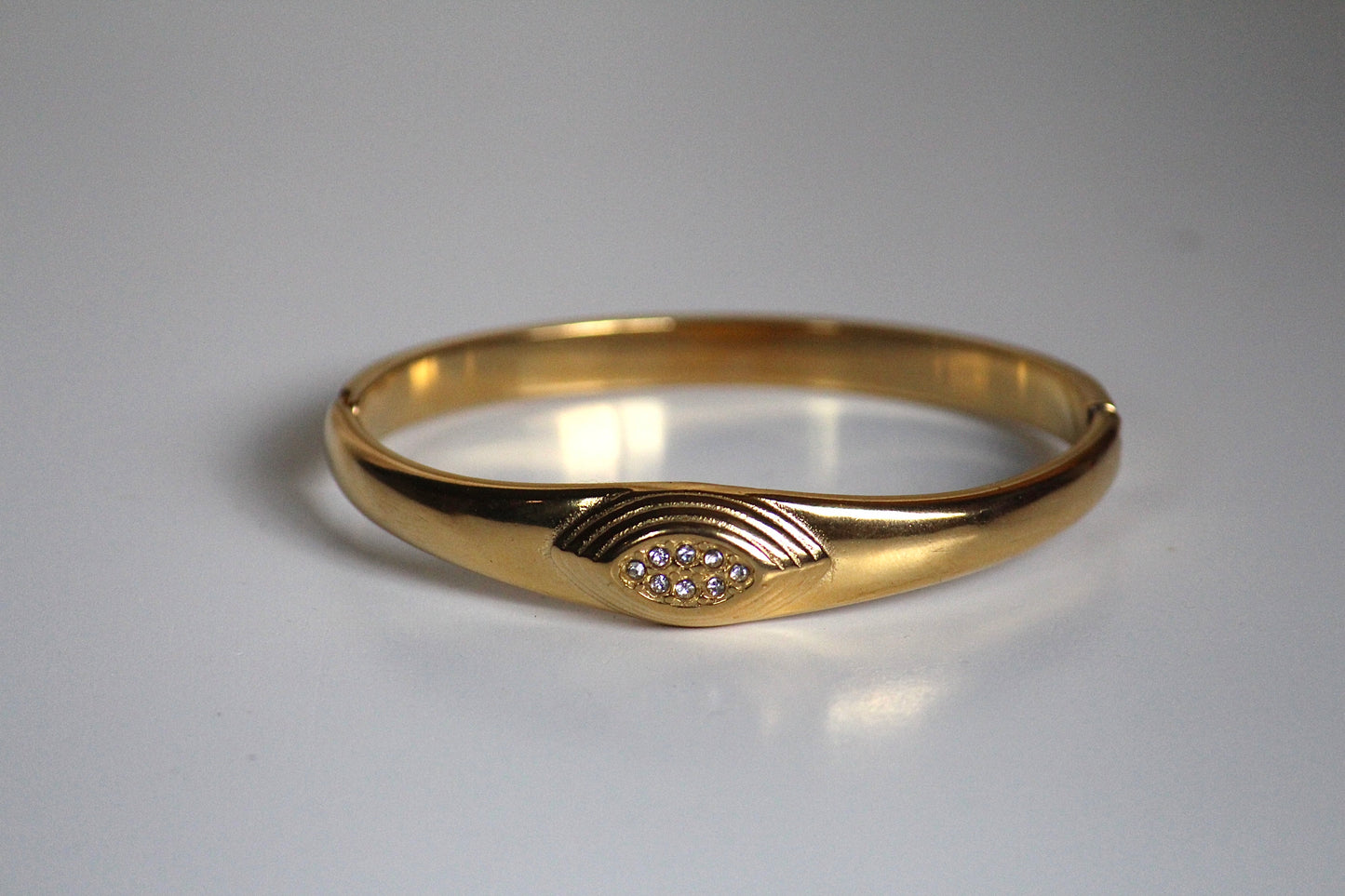 Fish eye bracelet