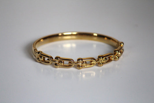 Chain shaped bracelet