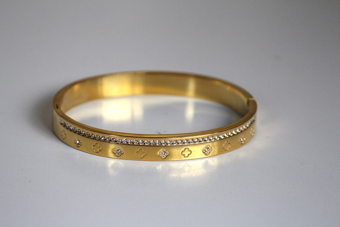 Small clove bracelet