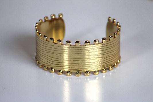 Broad bracelet