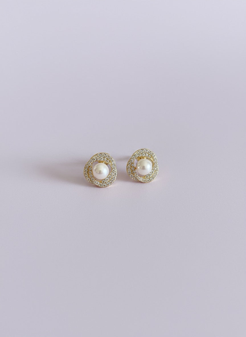 pearl earring