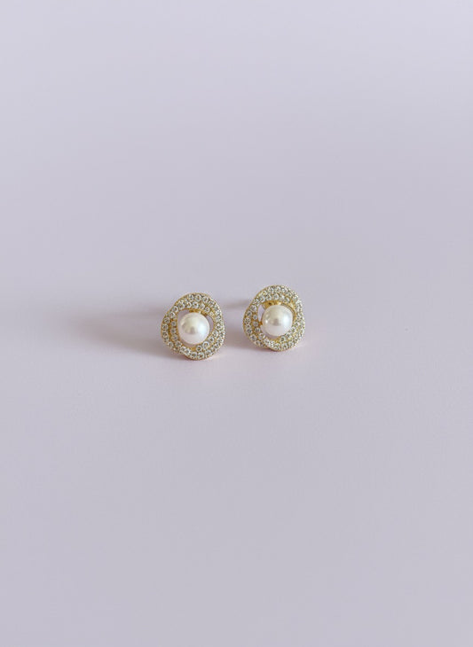 pearl earring